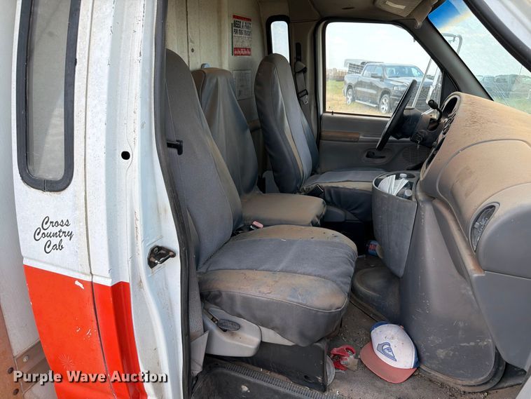 image for item EW8631 1998 Ford E350 Super Duty box truck