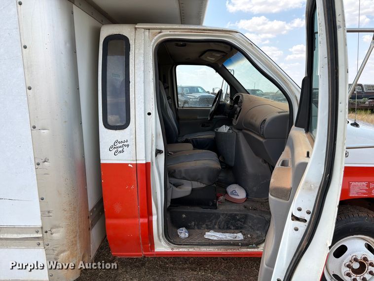 image for item EW8631 1998 Ford E350 Super Duty box truck