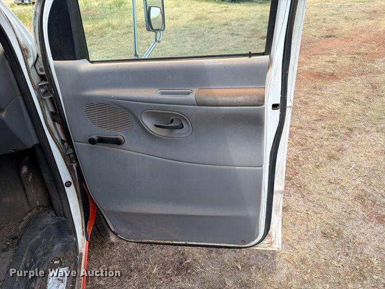 image for item EW8631 1998 Ford E350 Super Duty box truck