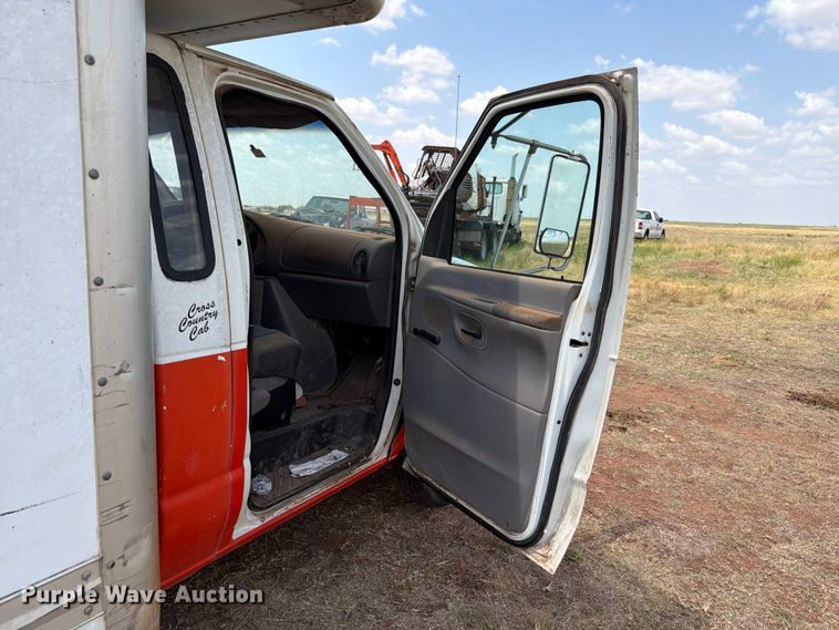 image for item EW8631 1998 Ford E350 Super Duty box truck