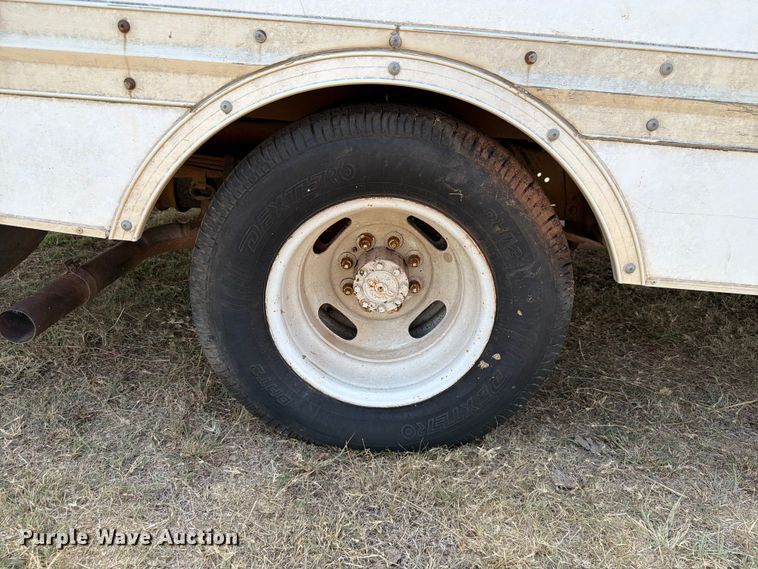 image for item EW8631 1998 Ford E350 Super Duty box truck