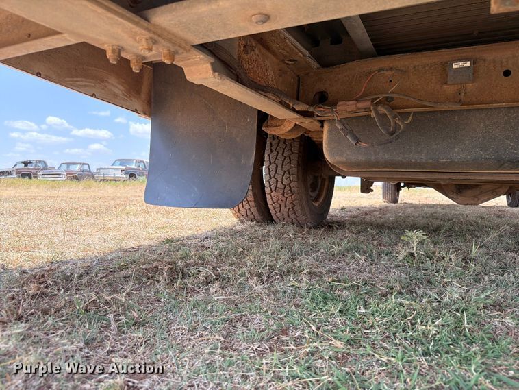 image for item EW8631 1998 Ford E350 Super Duty box truck