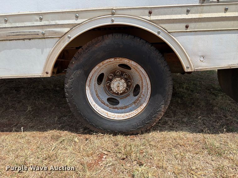 image for item EW8631 1998 Ford E350 Super Duty box truck