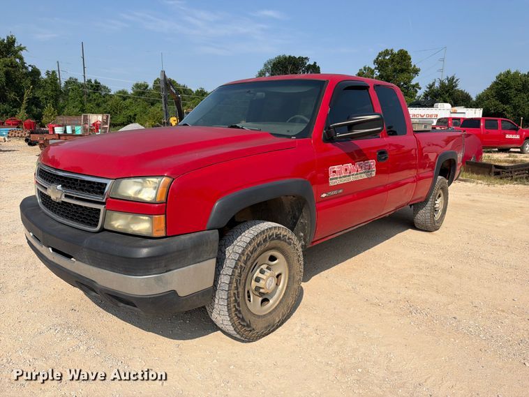 2006 Chevrolet Silverado 2500HD Ext. Cab pickup truck