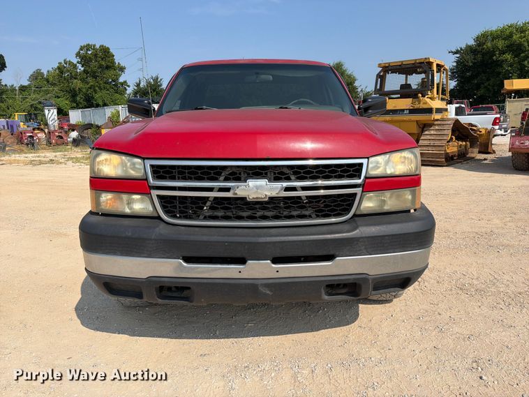 image for item EX2583 2006 Chevrolet Silverado 2500HD Ext. Cab pickup truck