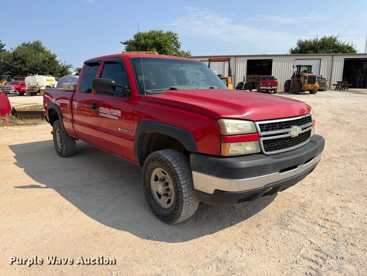 image for item EX2583 2006 Chevrolet Silverado 2500HD Ext. Cab pickup truck