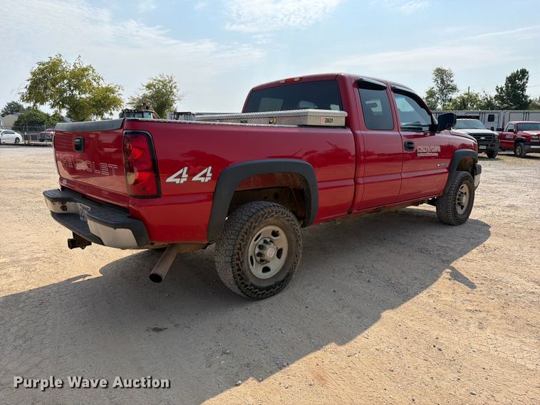 image for item EX2583 2006 Chevrolet Silverado 2500HD Ext. Cab pickup truck
