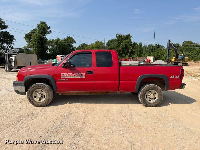 image for item EX2583 2006 Chevrolet Silverado 2500HD Ext. Cab pickup truck