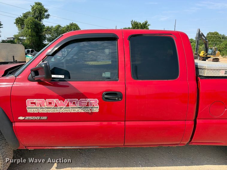 image for item EX2583 2006 Chevrolet Silverado 2500HD Ext. Cab pickup truck