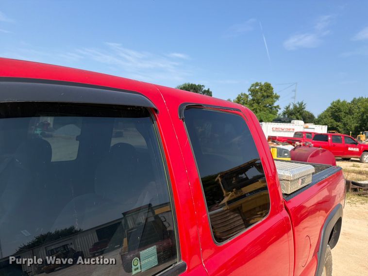 image for item EX2583 2006 Chevrolet Silverado 2500HD Ext. Cab pickup truck