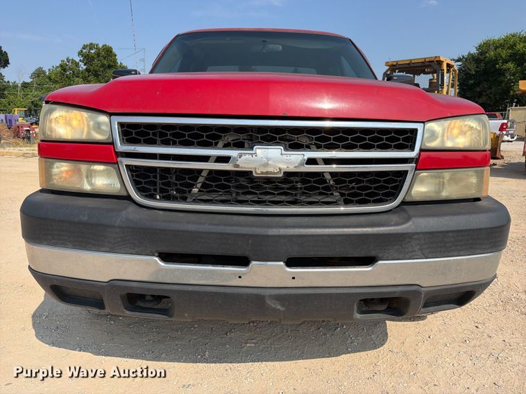 image for item EX2583 2006 Chevrolet Silverado 2500HD Ext. Cab pickup truck