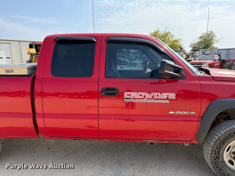 image for item EX2583 2006 Chevrolet Silverado 2500HD Ext. Cab pickup truck
