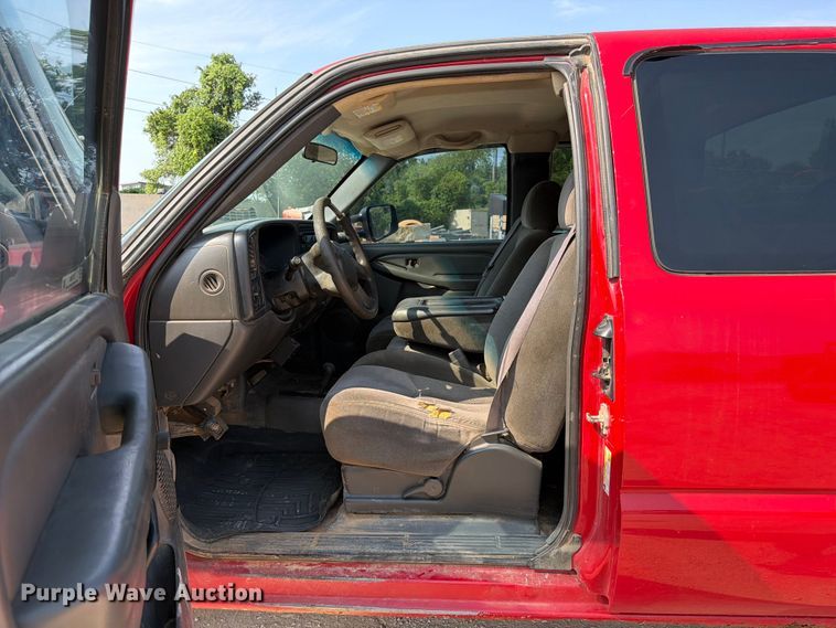 image for item EX2583 2006 Chevrolet Silverado 2500HD Ext. Cab pickup truck