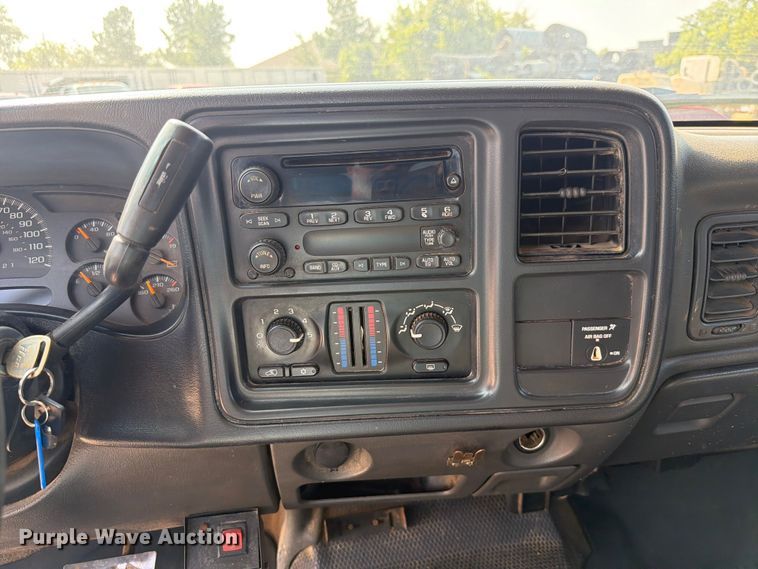image for item EX2583 2006 Chevrolet Silverado 2500HD Ext. Cab pickup truck