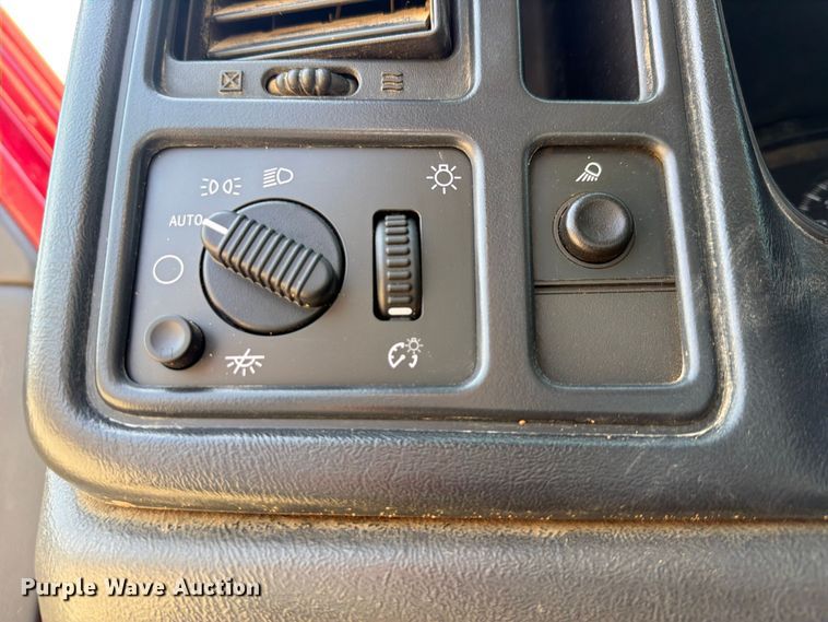 image for item EX2583 2006 Chevrolet Silverado 2500HD Ext. Cab pickup truck