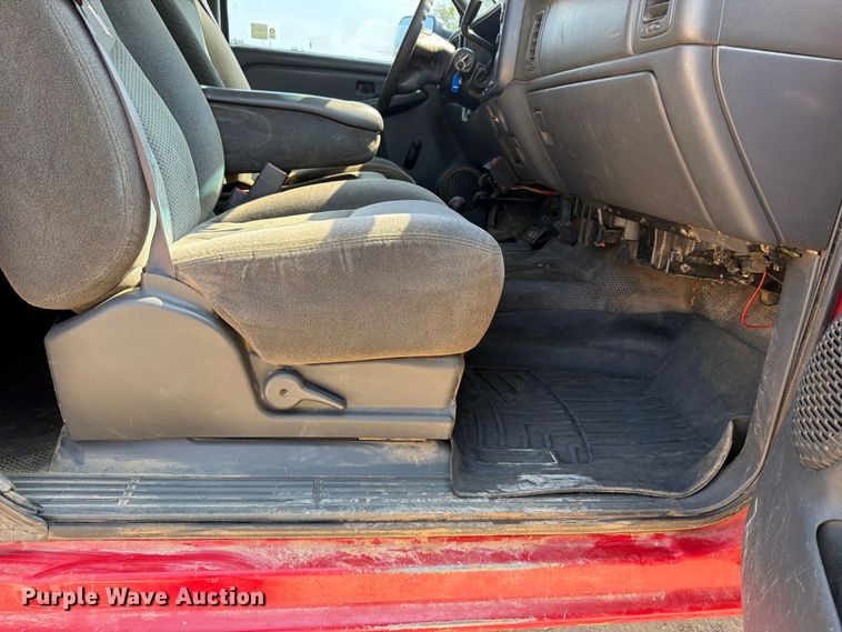 image for item EX2583 2006 Chevrolet Silverado 2500HD Ext. Cab pickup truck