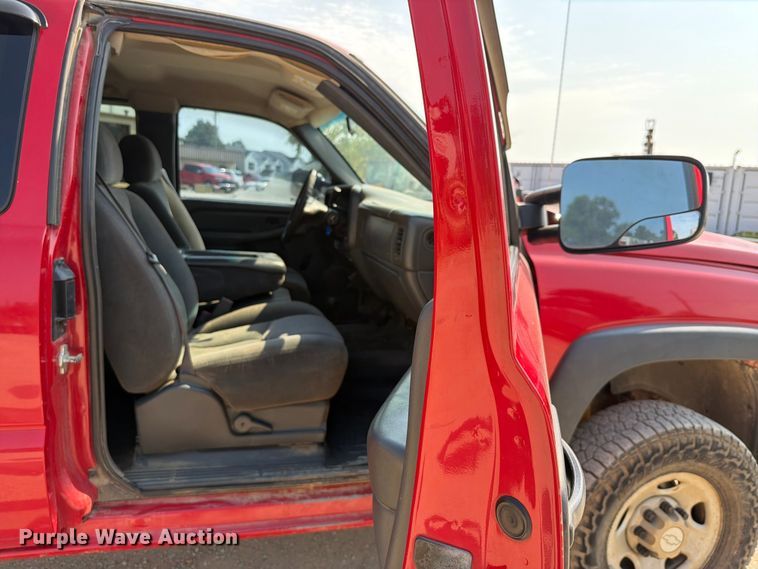 image for item EX2583 2006 Chevrolet Silverado 2500HD Ext. Cab pickup truck