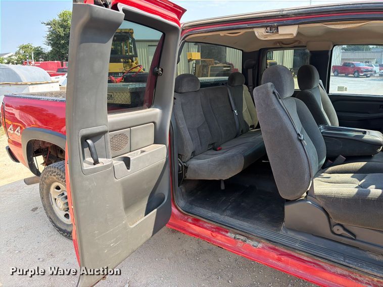 image for item EX2583 2006 Chevrolet Silverado 2500HD Ext. Cab pickup truck