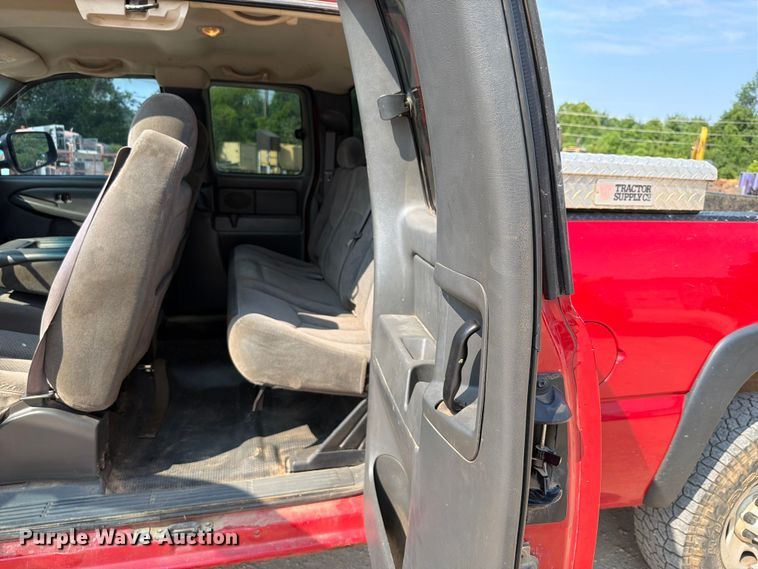 image for item EX2583 2006 Chevrolet Silverado 2500HD Ext. Cab pickup truck