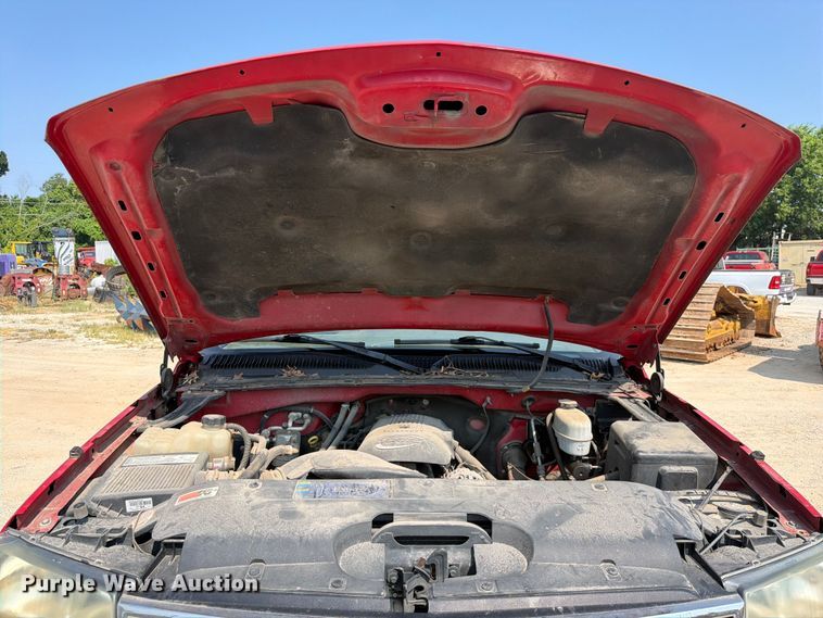 image for item EX2583 2006 Chevrolet Silverado 2500HD Ext. Cab pickup truck