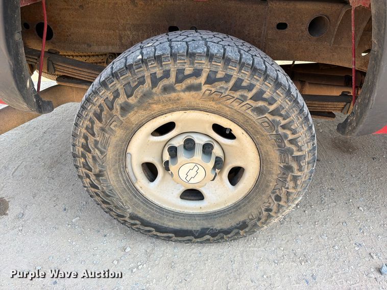 image for item EX2583 2006 Chevrolet Silverado 2500HD Ext. Cab pickup truck