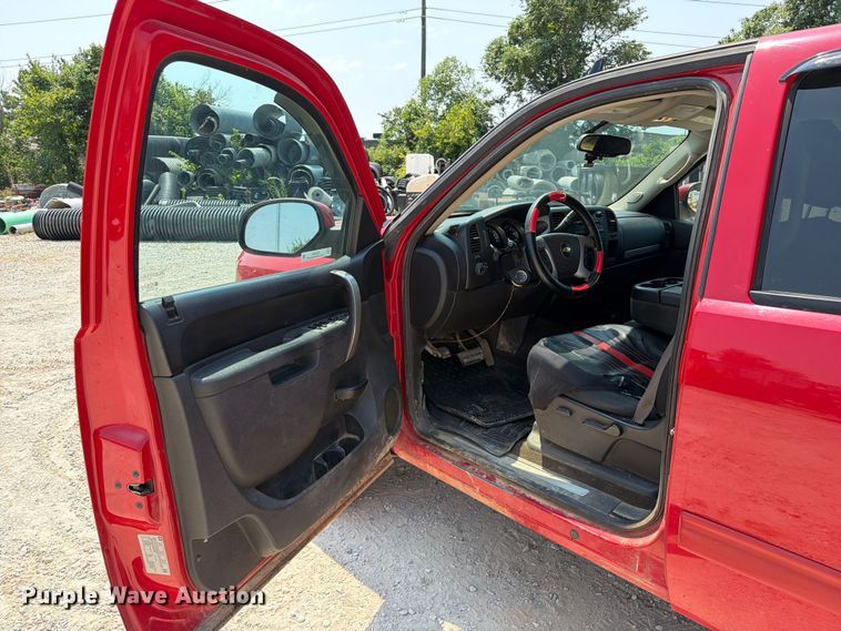 image for item EX2584 2013 Chevrolet Silverado 1500 Crew Cab pickup truck
