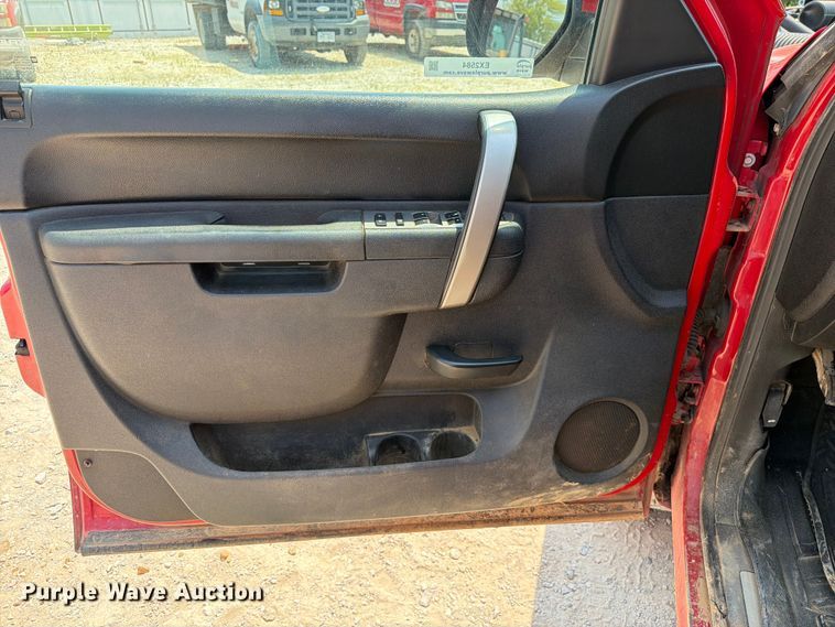 image for item EX2584 2013 Chevrolet Silverado 1500 Crew Cab pickup truck