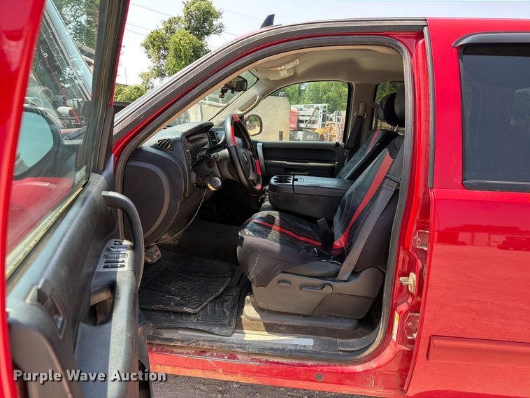 image for item EX2584 2013 Chevrolet Silverado 1500 Crew Cab pickup truck