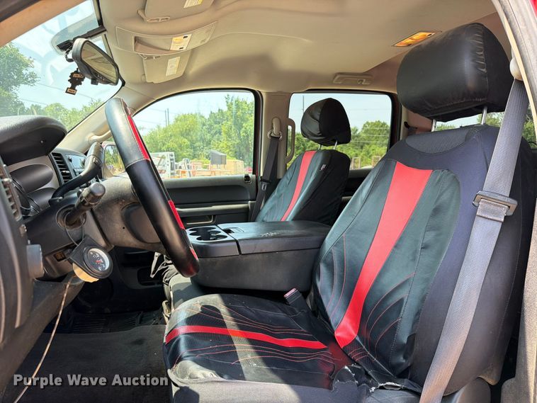image for item EX2584 2013 Chevrolet Silverado 1500 Crew Cab pickup truck