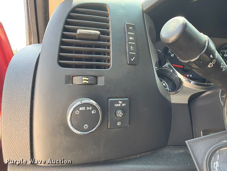 image for item EX2584 2013 Chevrolet Silverado 1500 Crew Cab pickup truck