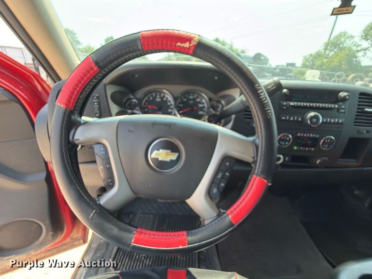 image for item EX2584 2013 Chevrolet Silverado 1500 Crew Cab pickup truck