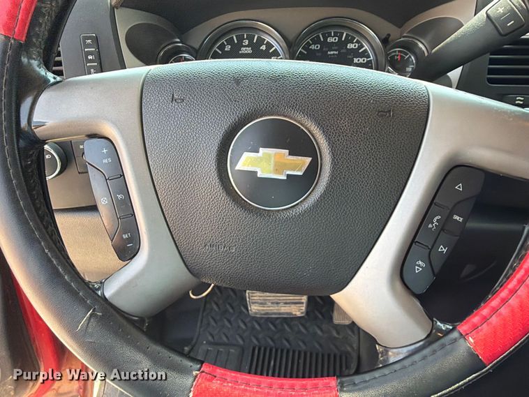 image for item EX2584 2013 Chevrolet Silverado 1500 Crew Cab pickup truck