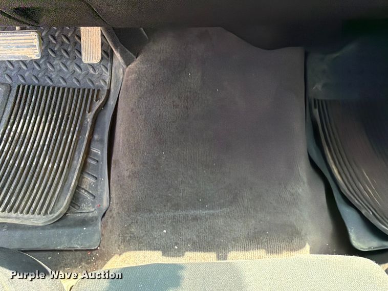 image for item EX2584 2013 Chevrolet Silverado 1500 Crew Cab pickup truck