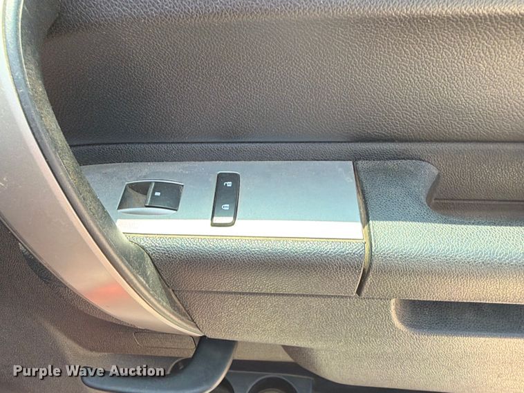 image for item EX2584 2013 Chevrolet Silverado 1500 Crew Cab pickup truck