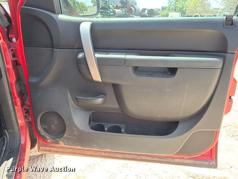 image for item EX2584 2013 Chevrolet Silverado 1500 Crew Cab pickup truck
