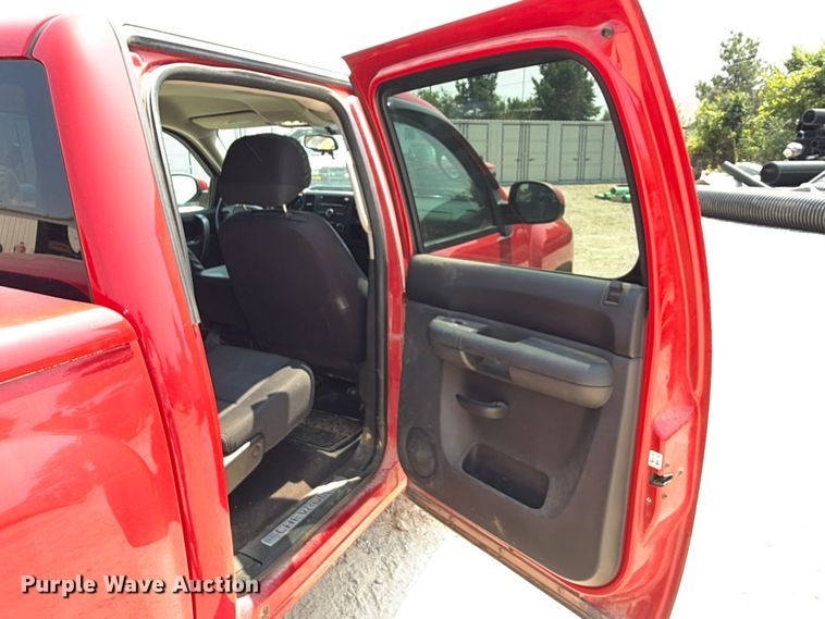 image for item EX2584 2013 Chevrolet Silverado 1500 Crew Cab pickup truck