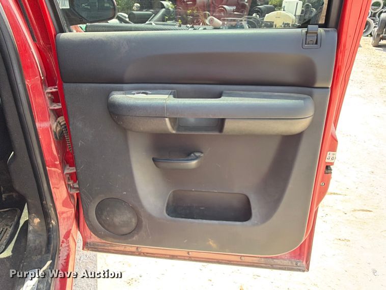 image for item EX2584 2013 Chevrolet Silverado 1500 Crew Cab pickup truck