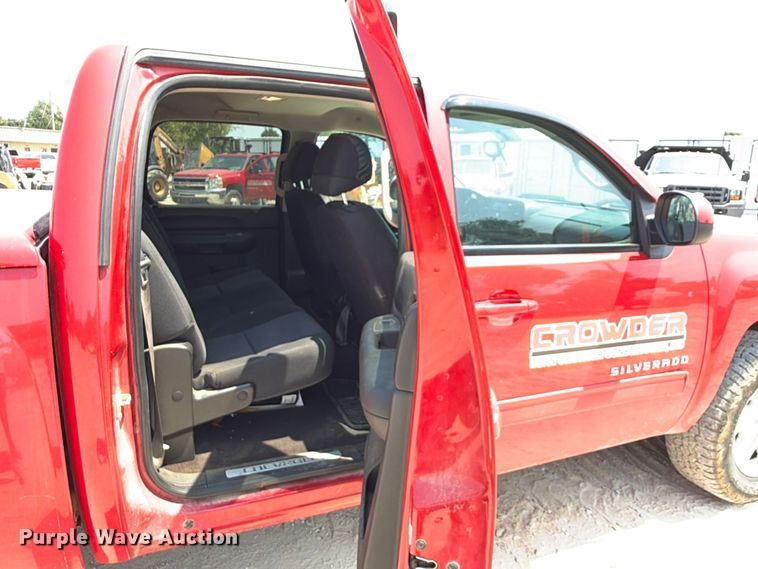 image for item EX2584 2013 Chevrolet Silverado 1500 Crew Cab pickup truck