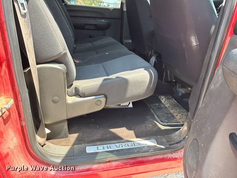 image for item EX2584 2013 Chevrolet Silverado 1500 Crew Cab pickup truck