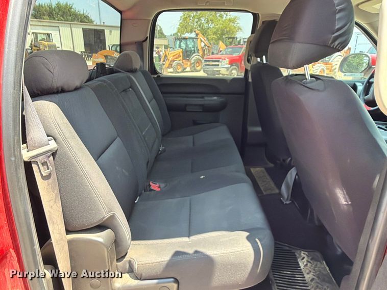 image for item EX2584 2013 Chevrolet Silverado 1500 Crew Cab pickup truck