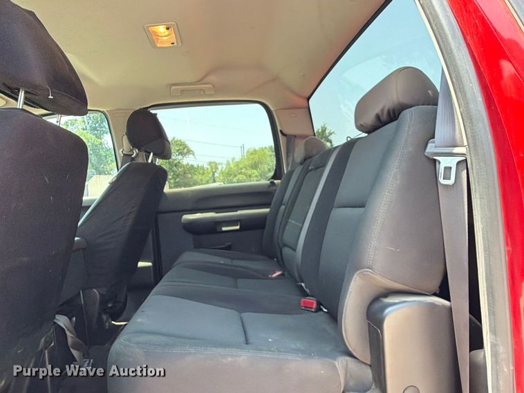 image for item EX2584 2013 Chevrolet Silverado 1500 Crew Cab pickup truck