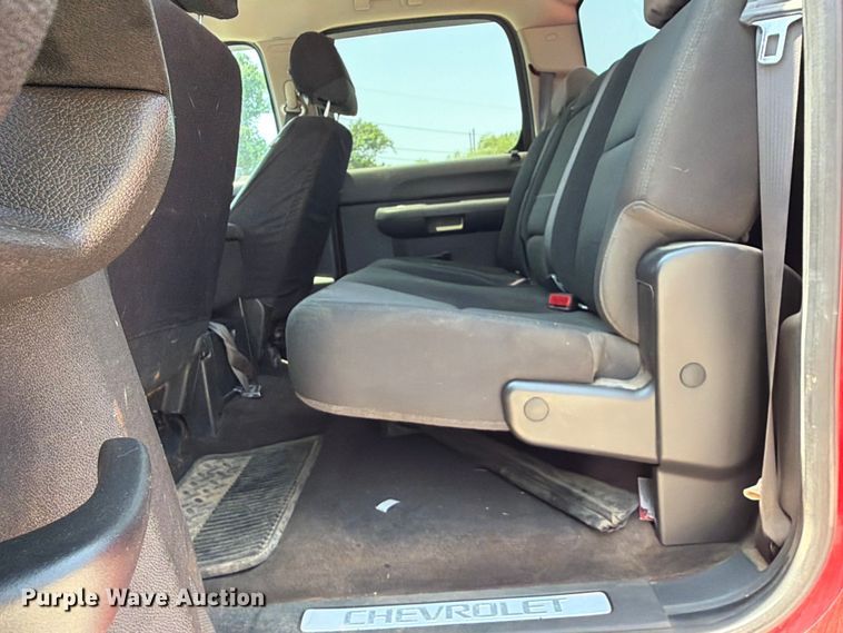 image for item EX2584 2013 Chevrolet Silverado 1500 Crew Cab pickup truck