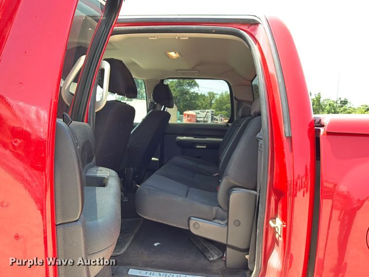 image for item EX2584 2013 Chevrolet Silverado 1500 Crew Cab pickup truck