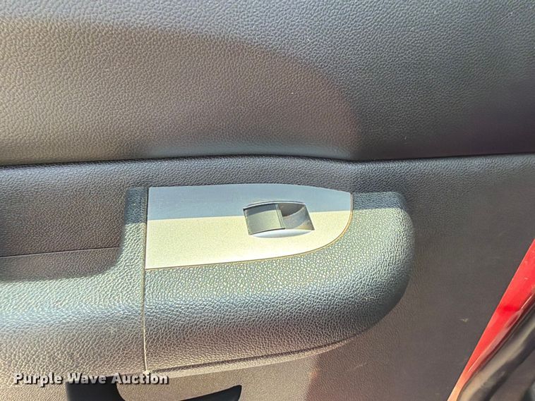 image for item EX2584 2013 Chevrolet Silverado 1500 Crew Cab pickup truck