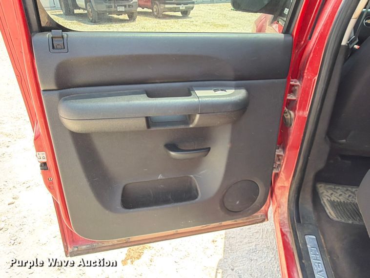 image for item EX2584 2013 Chevrolet Silverado 1500 Crew Cab pickup truck