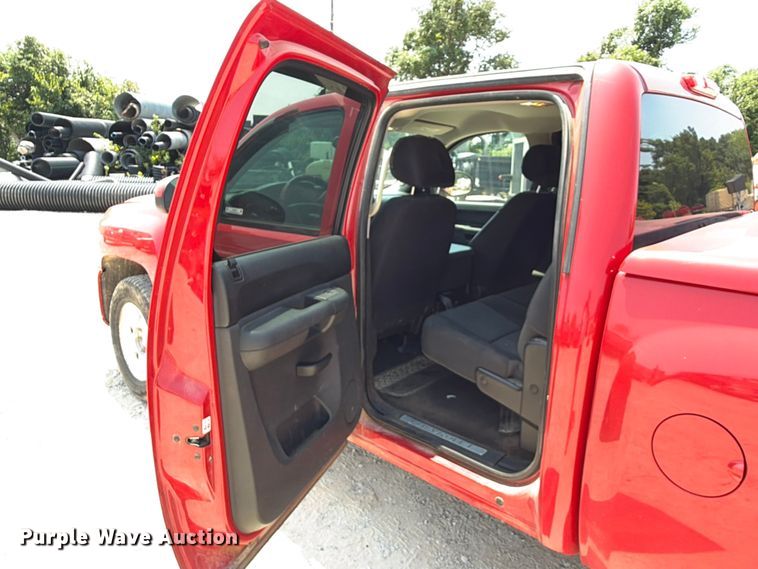 image for item EX2584 2013 Chevrolet Silverado 1500 Crew Cab pickup truck