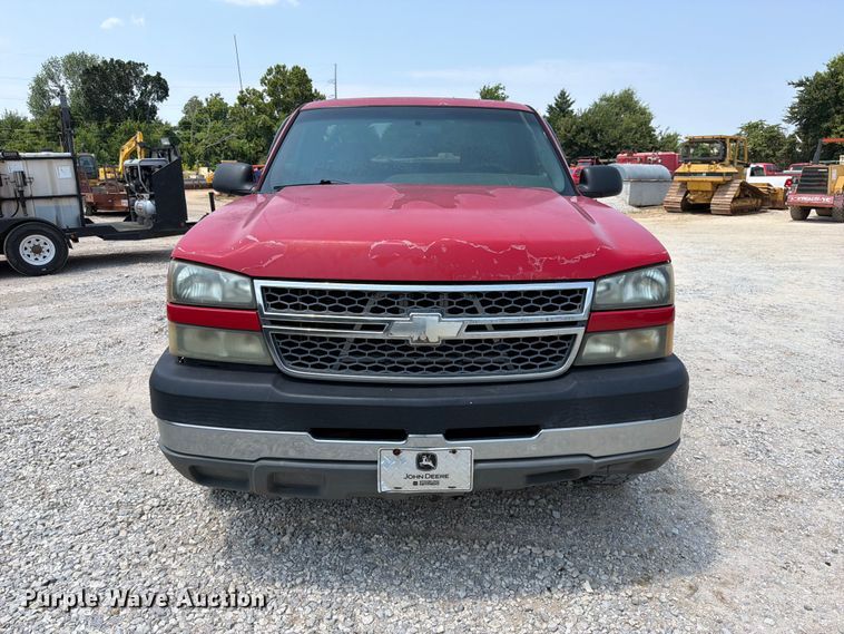 image for item EX2586 2005 Chevrolet Silverado 2500HD pickup truck