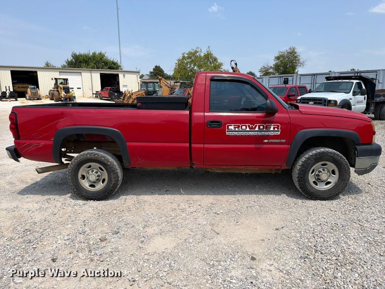 image for item EX2586 2005 Chevrolet Silverado 2500HD pickup truck