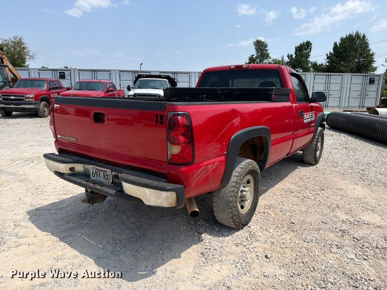 image for item EX2586 2005 Chevrolet Silverado 2500HD pickup truck