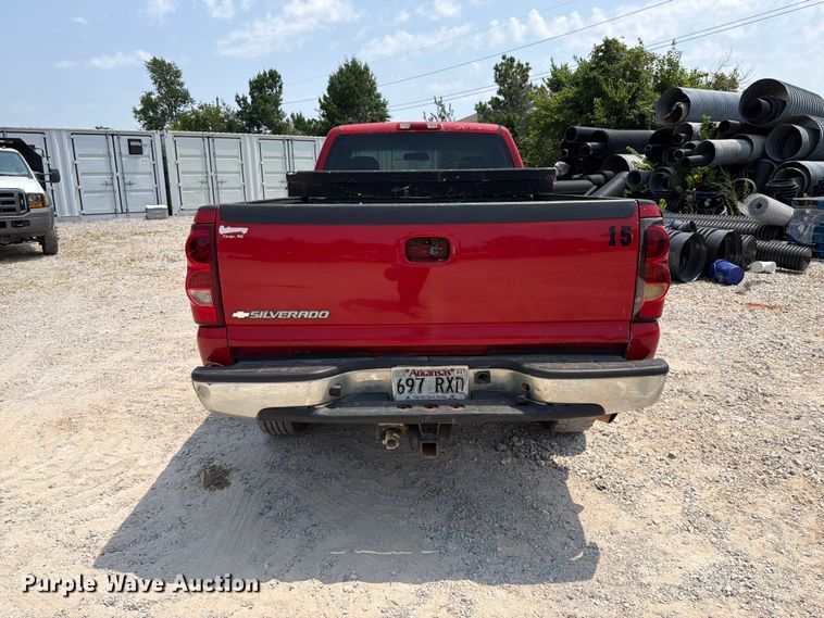 image for item EX2586 2005 Chevrolet Silverado 2500HD pickup truck
